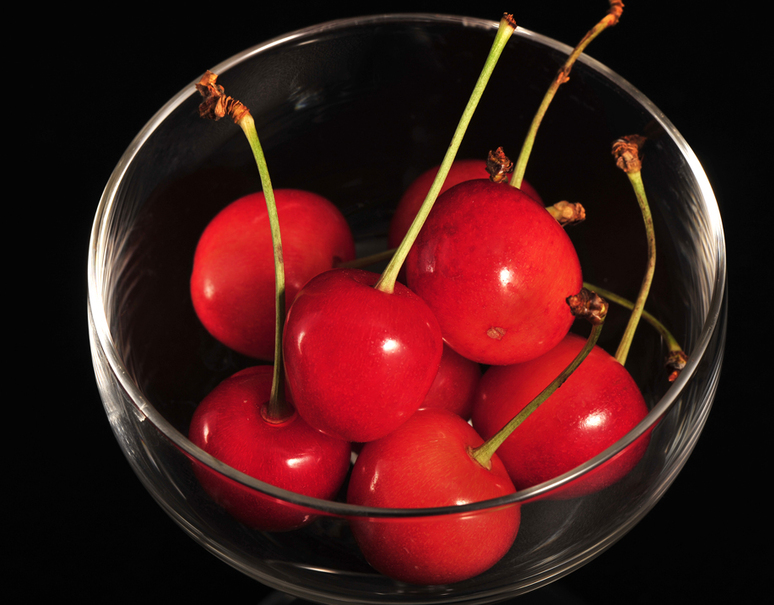 齋藤さんグループの超大粒佐藤錦 さくらんぼ 秀品 山形県産 約500g 250g 2p 2lサイズ 常温 豊洲市場ドットコム