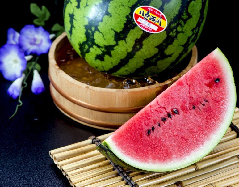7月以降出荷 予約品 新潟県産 八色 やいろ スイカ ｊａみなみ魚沼 秀品 2玉 計約15kg 豊洲市場ドットコム