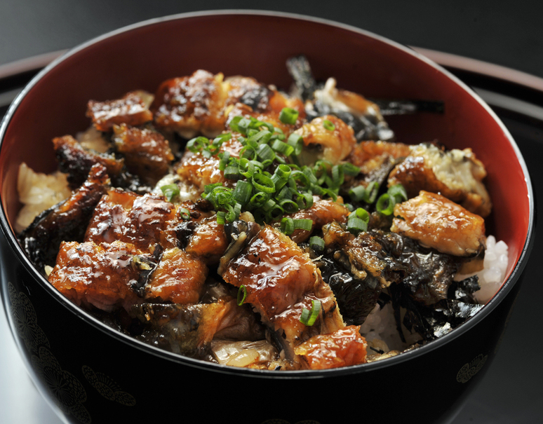 琵琶湖魚三『国産《養殖》鰻の蒲焼き（地焼き仕上げ）』200g前後（たれ、粉山椒つき）u203b冷蔵