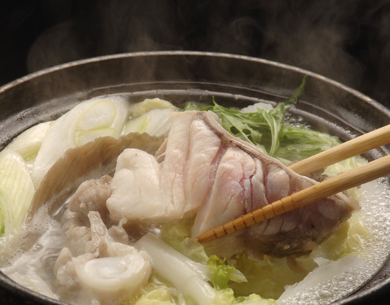 40kg級 無凍結 巨大クエ 刺身 鍋用カット 長崎県産 約1kg 400g刺身用 600g鍋用 アラやヒレ 内臓 と身 冷蔵 豊洲市場出荷 豊洲市場ドットコム