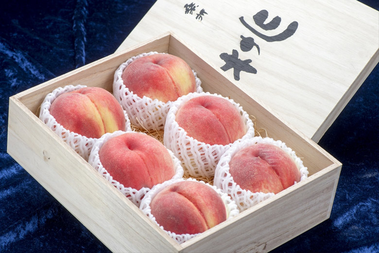 特別な木箱に入れてお届けします。